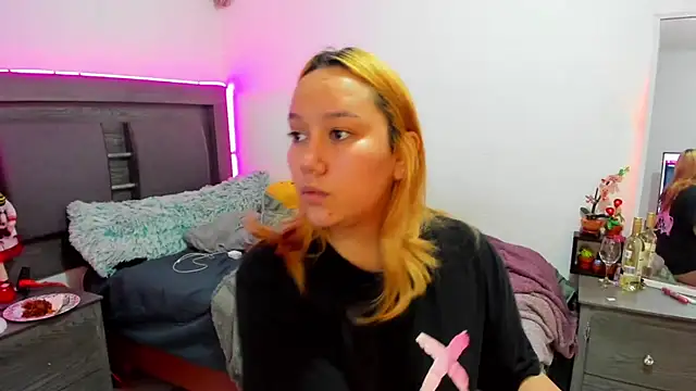 Snapshot of Cherrynoa chatting on 02-08-26, 02:59 Cherrynoa online show from 02-08-26, 02:59