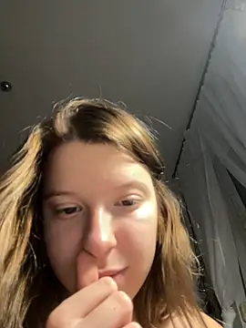 Snapshot of kimczii chatting on 12-18-24, 10:40 kimczii online show from 12-18-24, 10:40