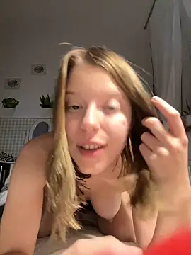 Snapshot of kimczii chatting on 01-08-25, 11:54 kimczii online show from 01-08-25, 11:54