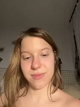 Snapshot of kimczii chatting on 02-14-25, 01:29 kimczii online show from 02-14-25, 01:29