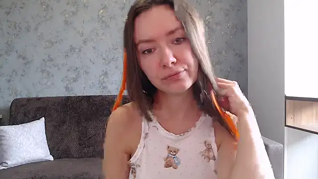 Snapshot of ___Emily___ chatting on 10-05-25, 10:02 Emily online show from 10-05-25, 10:02