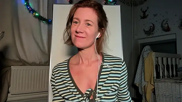 Snapshot of Lola_Belgium chatting on 01-07-25, 02:41 Lola Belgium online show from 01-07-25, 02:41