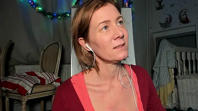 Snapshot of Lola_Belgium chatting on 01-11-25, 04:03 Lola Belgium online show from 01-11-25, 04:03