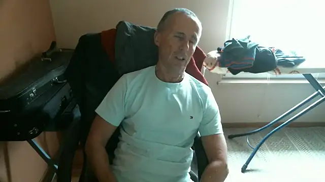 Snapshot of olibrius71 chatting on 02-10-25, 09:25 olibrius71 online show from 02-10-25, 09:25