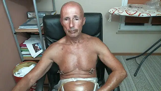 Snapshot of olibrius71 chatting on 09-21-25, 07:48 olibrius71 online show from 09-21-25, 07:48