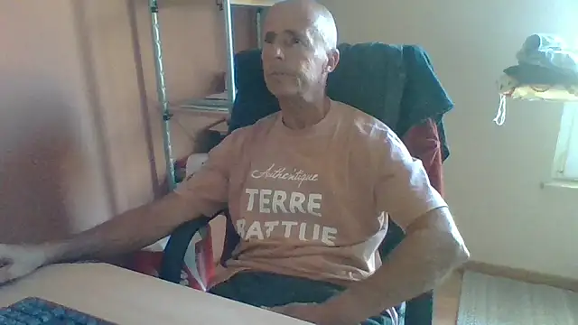 Snapshot of olibrius71 chatting on 10-06-25, 08:23 olibrius71 online show from 10-06-25, 08:23