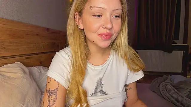 kiki nikki online show from 11-06-25, 04:52