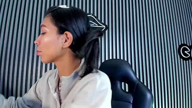 LauraAristizabal online show from 02-20-25, 12:47