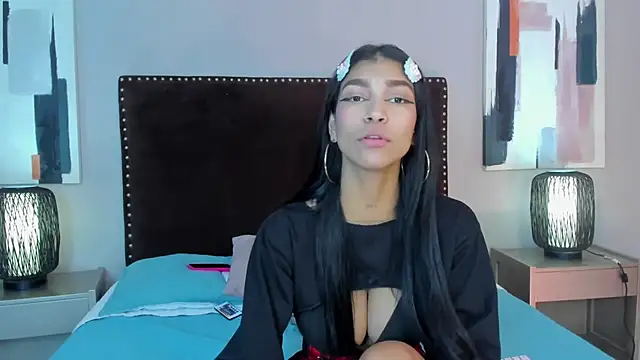 LauraAristizabal online show from 03-04-25, 04:20