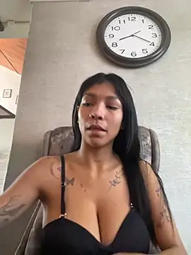 LauraAristizabal online show from 03-07-25, 01:18