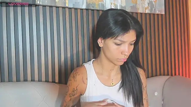 LauraAristizabal online show from 10-05-25, 12:36