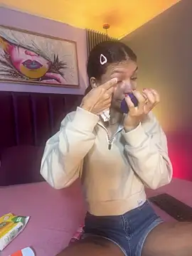 LauraAristizabal online show from 03-13-26, 12:45