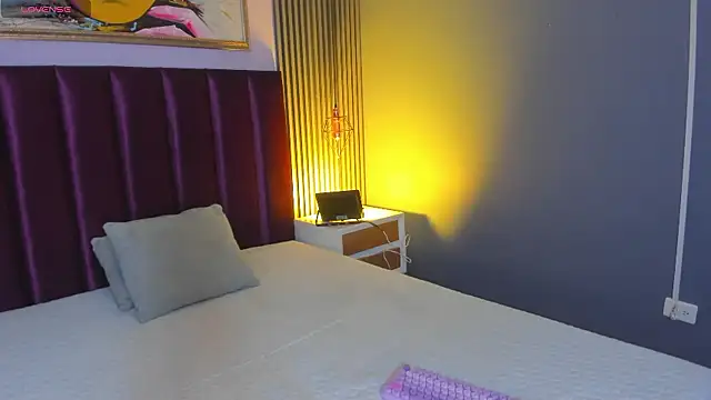 LauraAristizabal online show from 04-12-26, 12:43