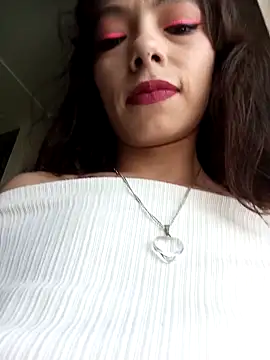 Snapshot of MINI_Petite chatting on 04-28-26, 05:40 MINI Petite online show from 04-28-26, 05:40