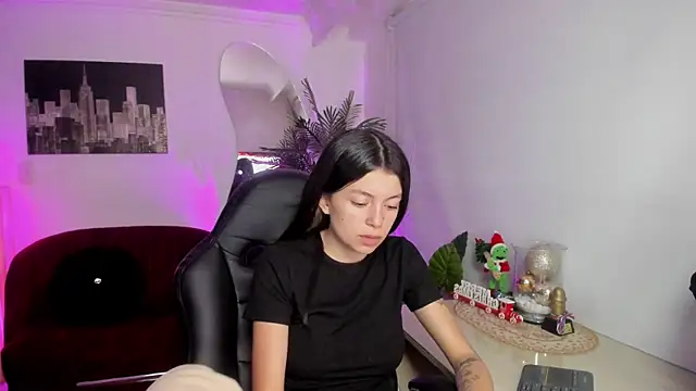 Meghan320 online show from 12-19-25, 11:39