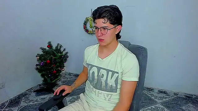 Snapshot of patrik_027 chatting on 12-12-24, 01:39 patrik 027 online show from 12-12-24, 01:39