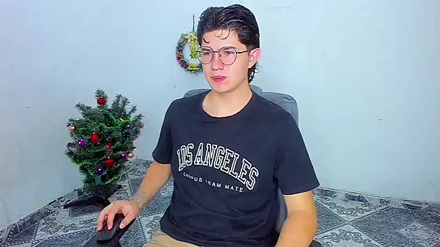Snapshot of patrik_027 chatting on 12-20-24, 12:49 patrik 027 online show from 12-20-24, 12:49