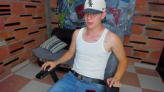 Snapshot of patrik_027 chatting on 02-06-25, 10:10 patrik 027 online show from 02-06-25, 10:10