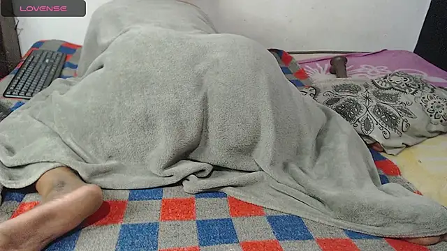 Snapshot of Sexy_night_bm chatting on 01-04-25, 06:19 Sexy night bm online show from 01-04-25, 06:19