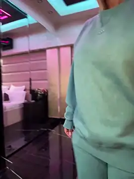 Snapshot of KirstieVegas chatting on 02-15-25, 01:42 KirstieVegas online show from 02-15-25, 01:42