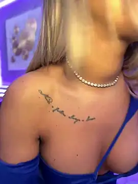 Snapshot of KirstieVegas chatting on 03-12-25, 08:20 KirstieVegas online show from 03-12-25, 08:20