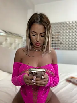 Snapshot of KirstieVegas chatting on 03-19-25, 08:22 KirstieVegas online show from 03-19-25, 08:22