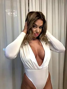 Snapshot of KirstieVegas chatting on 09-19-25, 04:51 KirstieVegas online show from 09-19-25, 04:51