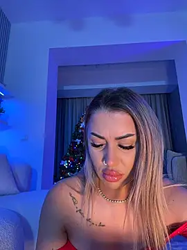 Snapshot of KirstieVegas chatting on 12-04-25, 06:27 KirstieVegas online show from 12-04-25, 06:27