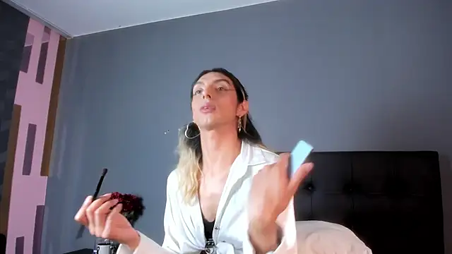 Victoria Badgal  online show from 11-19-25, 08:20