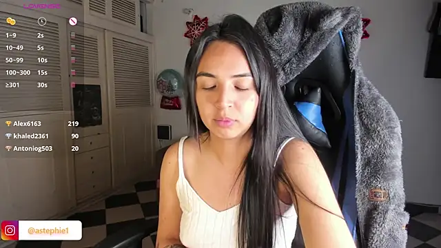 Miss Nicole online show from 12-24-24, 05:16