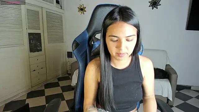 Miss Nicole online show from 12-29-24, 01:24