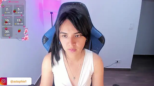 Miss Nicole online show from 11-14-25, 09:02