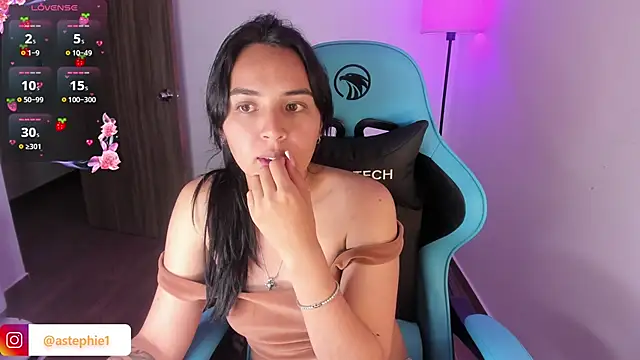 Miss Nicole online show from 11-16-25, 02:39