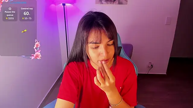 Snapshot of Miss_Nicole chatting on 05-17-26, 08:16 Miss Nicole online show from 05-17-26, 08:16