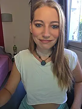 Snapshot of XLisaxx chatting on 07-27-26, 10:00 XLisaxx online show from 07-27-26, 10:00
