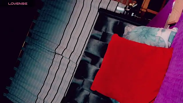 Snapshot of CharlotteBigCock chatting on 02-21-25, 03:43 CharlotteBigCock online show from 02-21-25, 03:43