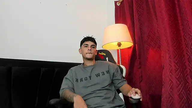 Snapshot of Evan_stoner chatting on 09-26-25, 04:05 Evan stoner online show from 09-26-25, 04:05