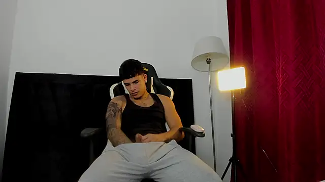 Snapshot of Evan_stoner chatting on 10-08-25, 04:10 Evan stoner online show from 10-08-25, 04:10