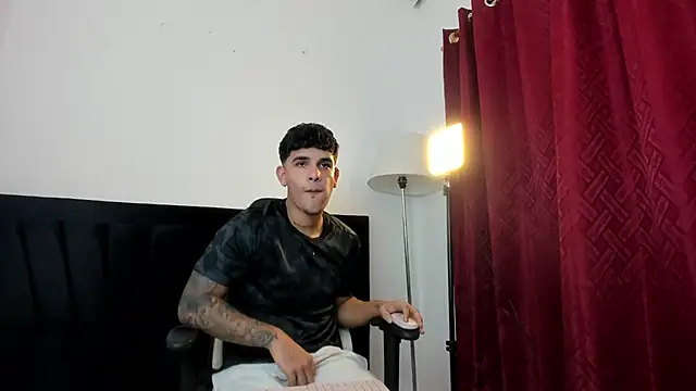 Snapshot of Evan_stoner chatting on 10-15-25, 03:28 Evan stoner online show from 10-15-25, 03:28