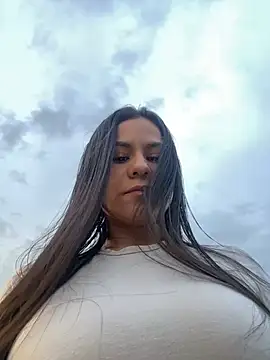 Snapshot of Reggie-Liam chatting on 01-06-25, 10:47 Reggie-Liam online show from 01-06-25, 10:47