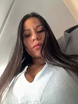 Snapshot of Reggie-Liam chatting on 01-21-25, 01:22 Reggie-Liam online show from 01-21-25, 01:22