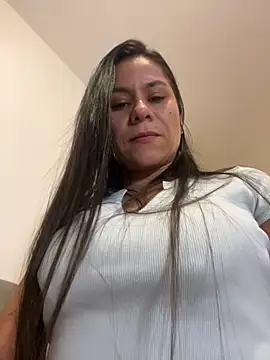 Snapshot of Reggie-Liam chatting on 02-22-25, 07:25 Reggie-Liam online show from 02-22-25, 07:25