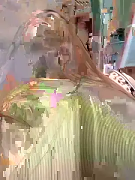 Snapshot of Reggie-Liam chatting on 03-10-25, 10:34 Reggie-Liam online show from 03-10-25, 10:34