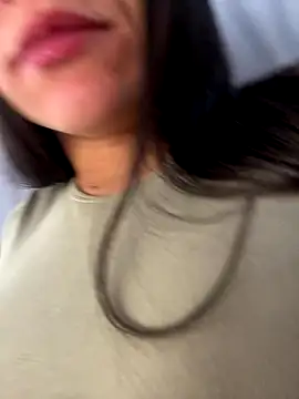 Snapshot of Reggie-Liam chatting on 10-30-25, 06:52 Reggie-Liam online show from 10-30-25, 06:52