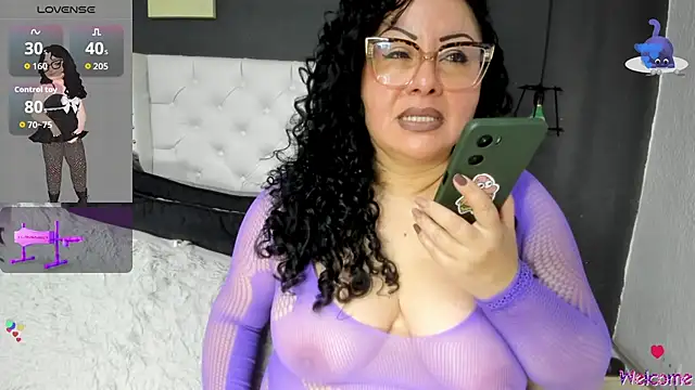 Snapshot of hazel_milf chatting on 11-21-25, 12:37 hazel milf online show from 11-21-25, 12:37