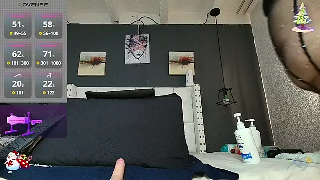 Snapshot of hazel_milf chatting on 12-17-25, 12:33 hazel milf online show from 12-17-25, 12:33