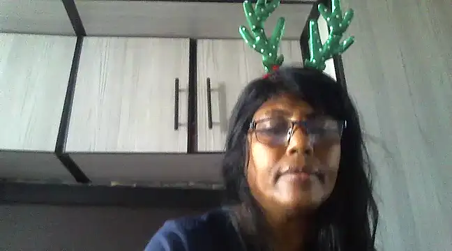 Snapshot of MsAttitude chatting on 12-19-24, 08:45 MsAttitude online show from 12-19-24, 08:45