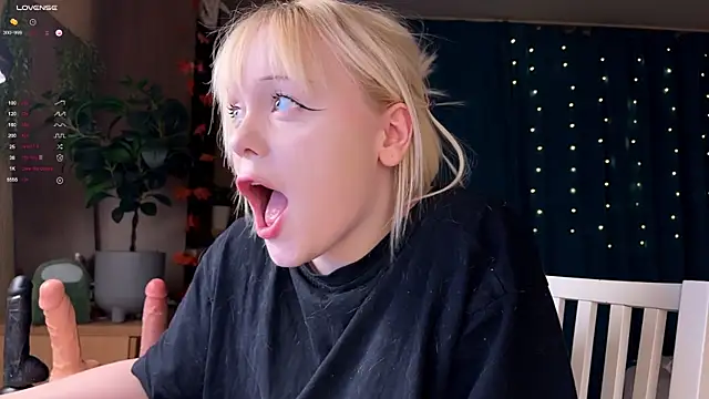 Snapshot of LisaLaas chatting on 11-22-25, 08:52 LisaLaas online show from 11-22-25, 08:52