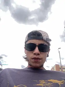 AcidMilo online show from 11-27-25, 04:20