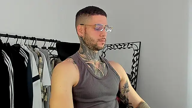  jamesleandros1 online show from 11-26-25, 04:41